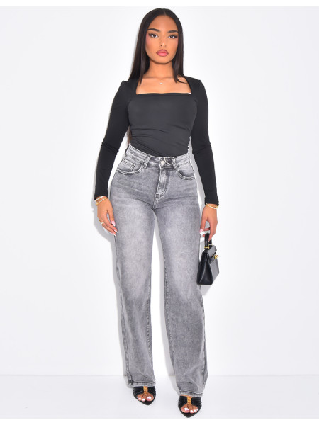 Gerade geschnittene Stretchjeans mit Destroyed-Effekt auf der Rückseite