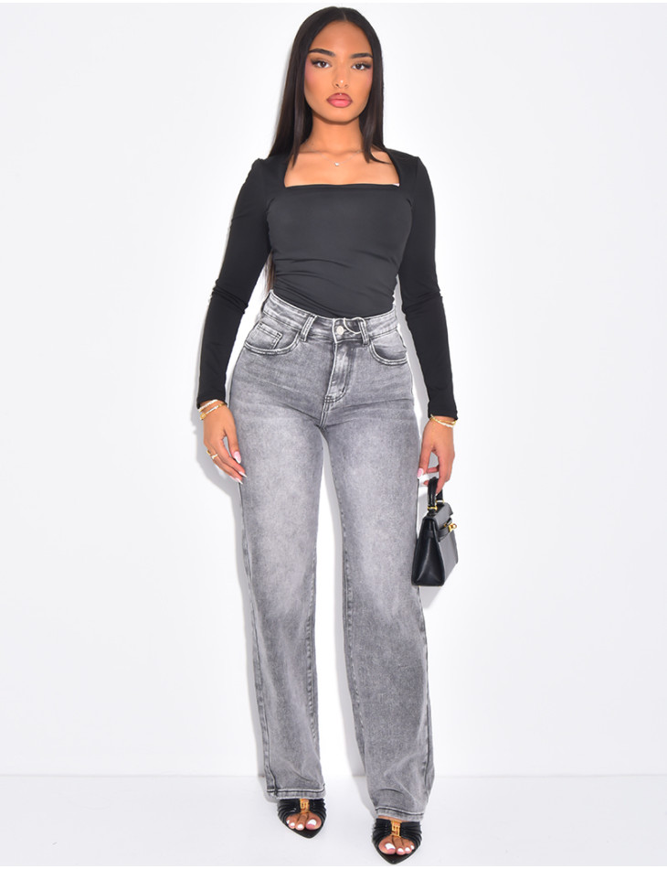 Gerade geschnittene Stretchjeans mit Destroyed-Effekt auf der Rückseite