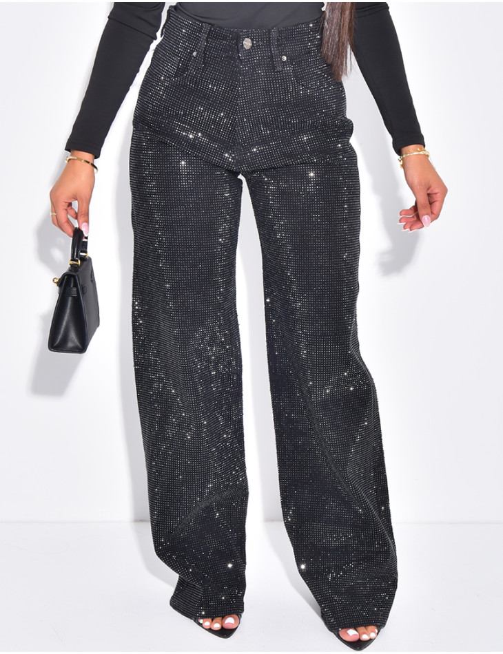 Gerade geschnittene Jeans mit funkelnden Strasssteinen
