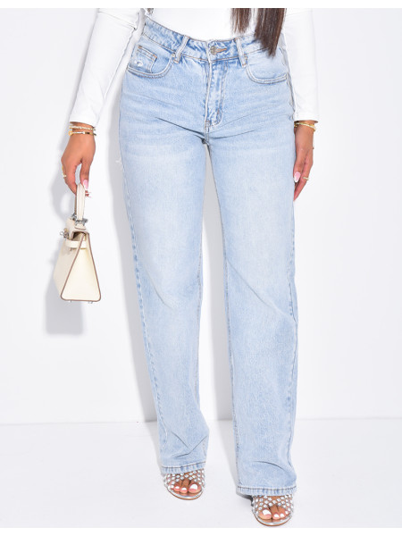 Jeans coupe droite stretchy effet destroy  & strass sur l'arrière