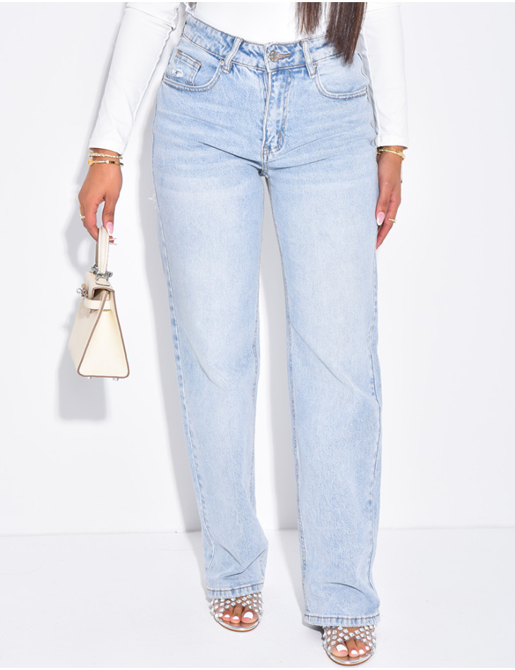 Jeans coupe droite stretchy effet destroy  & strass sur l'arrière