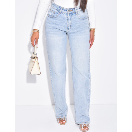 Jeans coupe droite stretchy effet destroy  & strass sur l'arrière