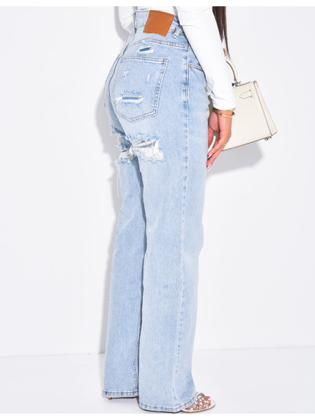 Jeans coupe droite stretchy effet destroy  & strass sur l'arrière