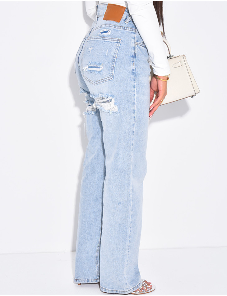 Jeans coupe droite stretchy effet destroy  & strass sur l'arrière