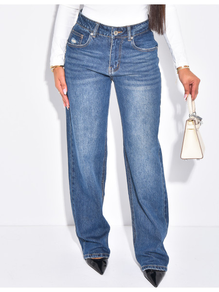 Jeans coupe droite stretchy effet destroy  & strass sur l'arrière