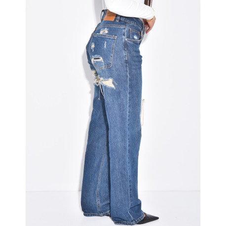 Jeans coupe droite stretchy effet destroy  & strass sur l'arrière