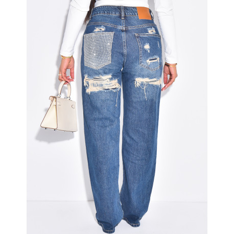Jeans coupe droite stretchy effet destroy  & strass sur l'arrière