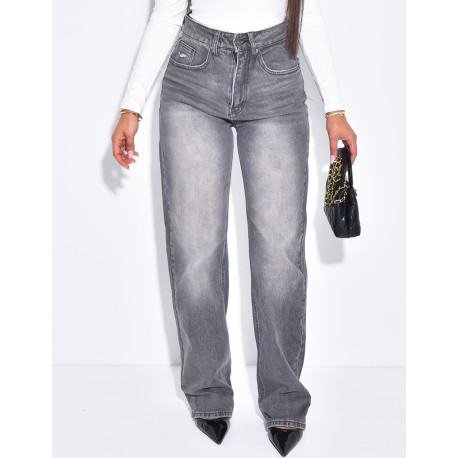 Jeans coupe droite stretchy effet destroy  & strass sur l'arrière