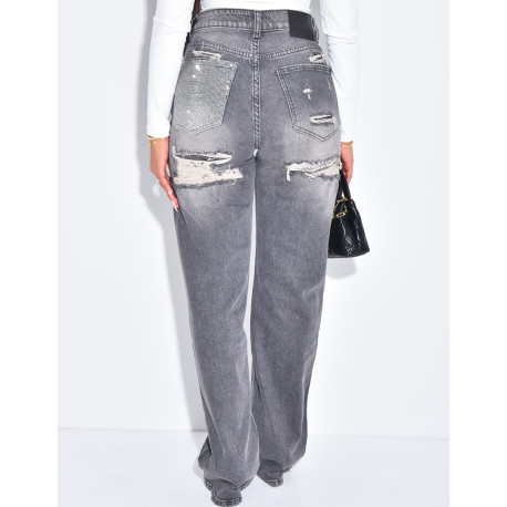 Jeans coupe droite stretchy effet destroy  & strass sur l'arrière