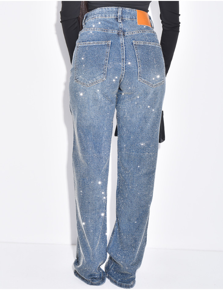 Straight-leg jeans with sparkling rhinestones