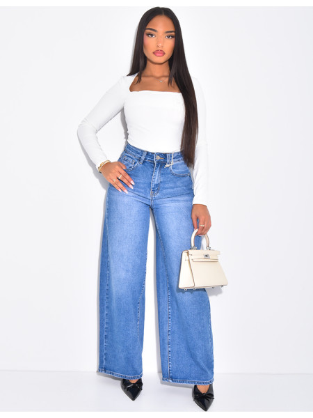 Jeans coupe ballon bleu délavé en tissu stretch