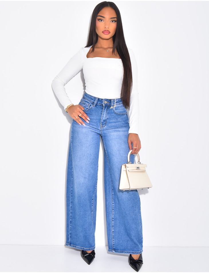 Jeans coupe ballon bleu délavé en tissu stretch