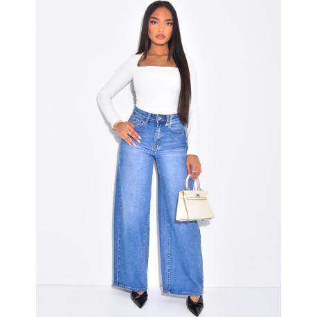 Jeans coupe ballon bleu délavé en tissu stretch