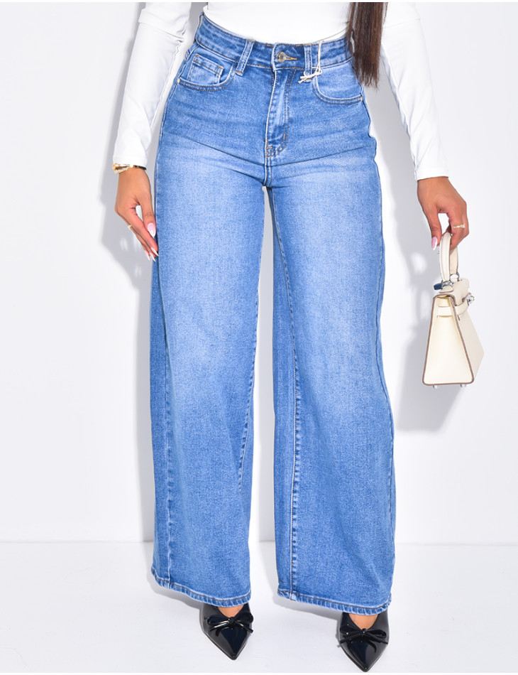 Jeans coupe ballon bleu délavé en tissu stretch