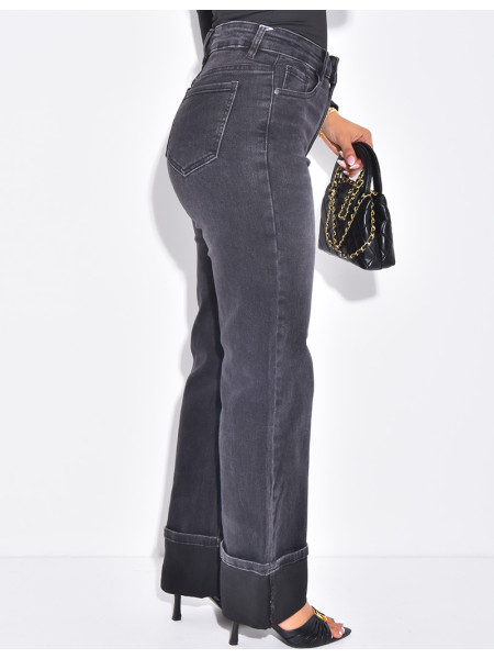 Gerade geschnittene Stretchjeans mit Umschlag am Knöchel