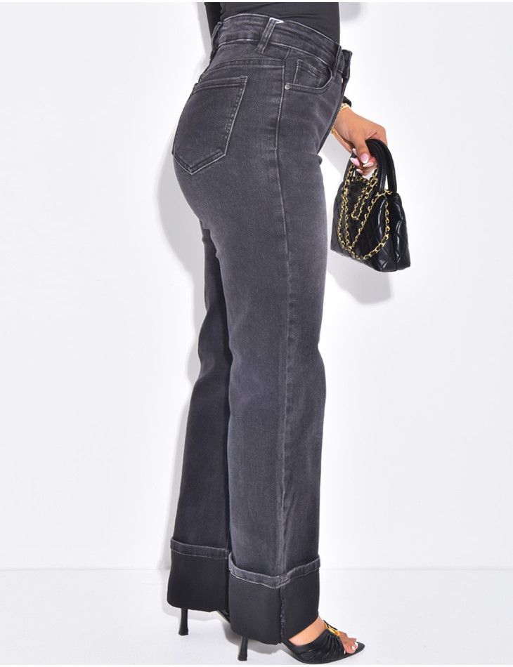 Gerade geschnittene Stretchjeans mit Umschlag am Knöchel