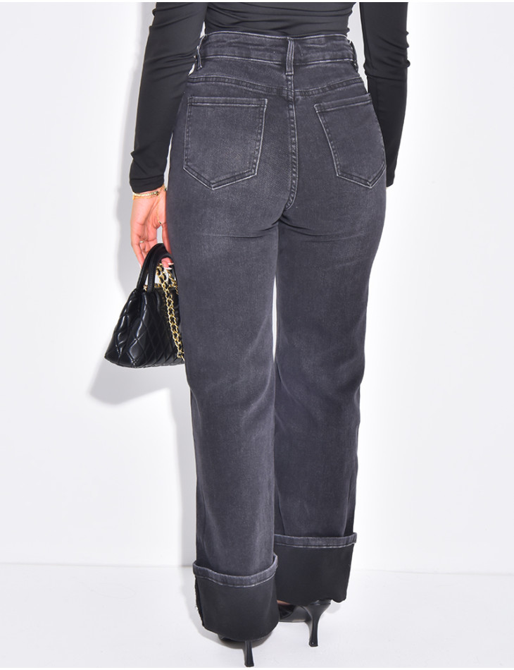 Gerade geschnittene Stretchjeans mit Umschlag am Knöchel