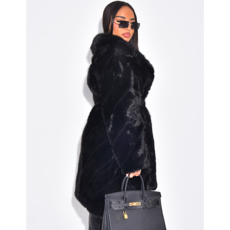 Langer Mantel aus Kunstfell mit Gürtel