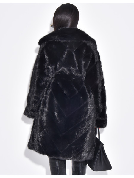 Langer Mantel aus Kunstfell mit Gürtel