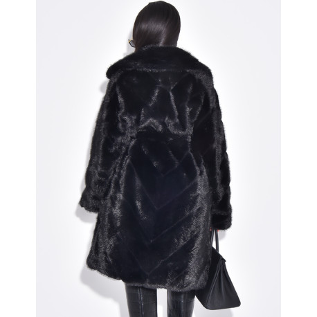 Langer Mantel aus Kunstfell mit Gürtel