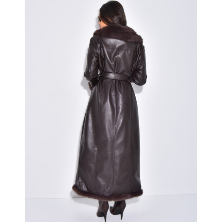 Sehr langer Mantel aus Kunstleder mit Kunstfellbesatz