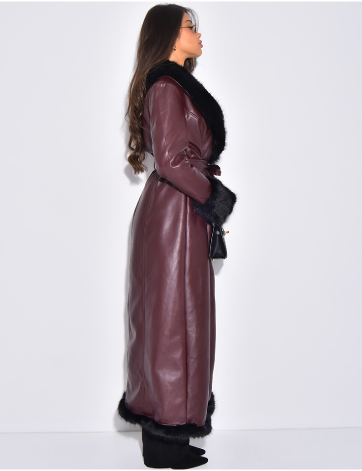 Sehr langer Mantel aus Kunstleder mit Kunstfellbesatz