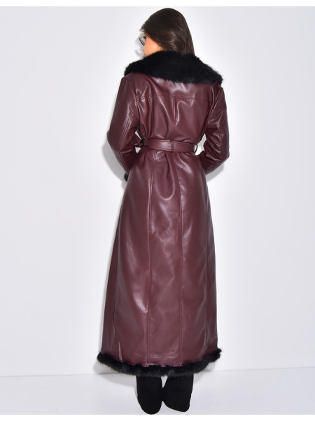 Sehr langer Mantel aus Kunstleder mit Kunstfellbesatz