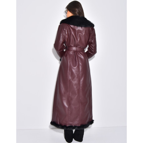 Sehr langer Mantel aus Kunstleder mit Kunstfellbesatz