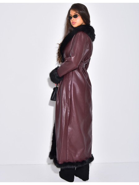 Sehr langer Mantel aus Kunstleder mit Kunstfellbesatz