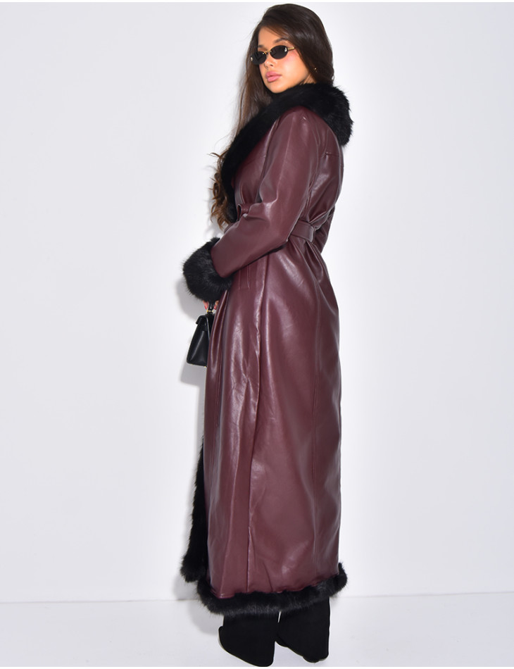 Sehr langer Mantel aus Kunstleder mit Kunstfellbesatz