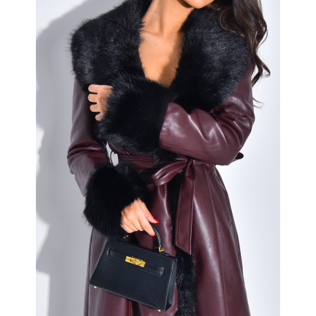 Sehr langer Mantel aus Kunstleder mit Kunstfellbesatz