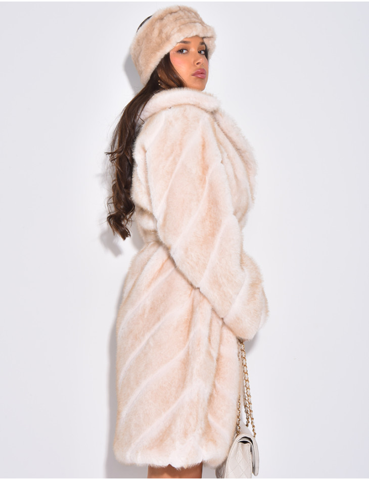 Manteau long en fausse fourrure à ceinture