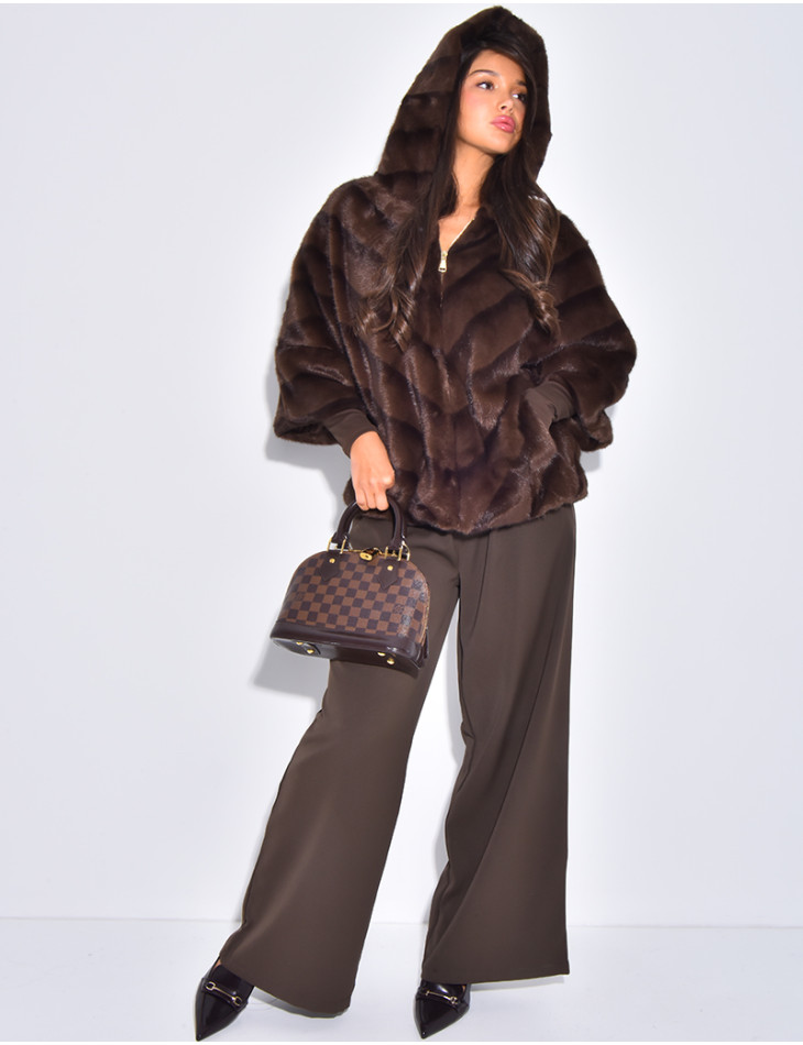 Manteau court en fausse fourrure et capuche