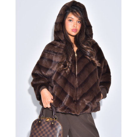 Kurzer Mantel aus Kunstfell mit Kapuze