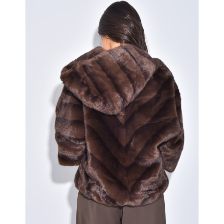 Kurzer Mantel aus Kunstfell mit Kapuze