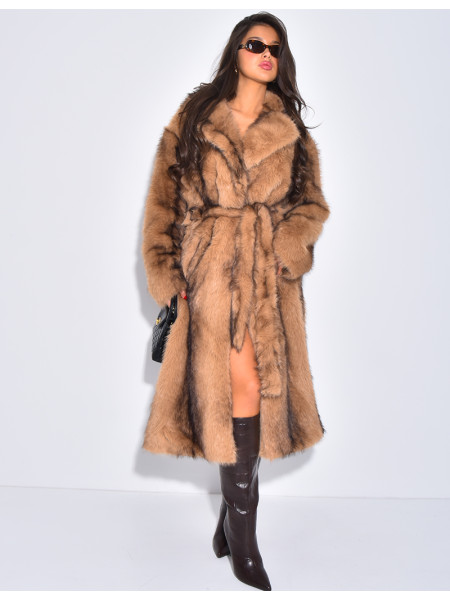 Sehr langer Mantel aus Kunstfell mit Gürtel