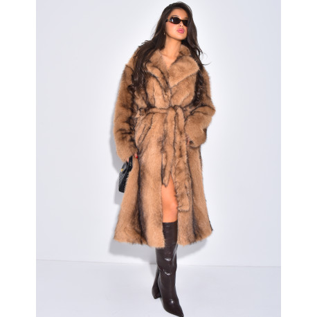 Sehr langer Mantel aus Kunstfell mit Gürtel