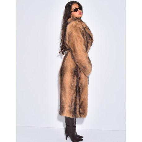 Sehr langer Mantel aus Kunstfell mit Gürtel
