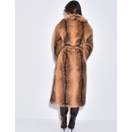 Sehr langer Mantel aus Kunstfell mit Gürtel