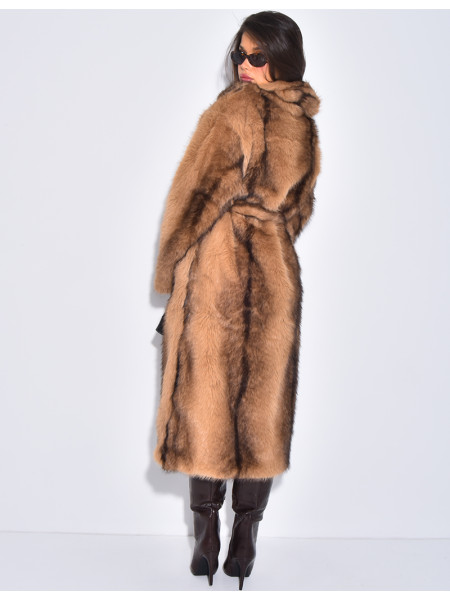 Sehr langer Mantel aus Kunstfell mit Gürtel