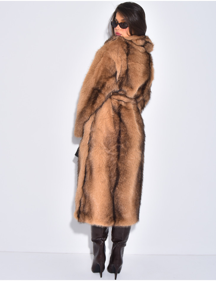 Sehr langer Mantel aus Kunstfell mit Gürtel