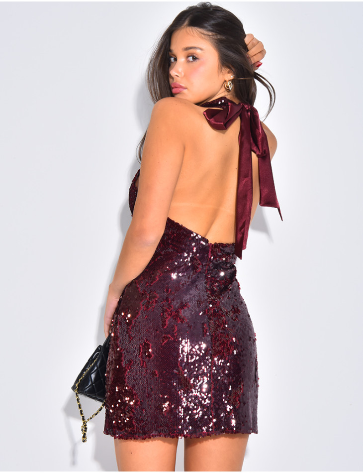 Robe courte dos nu à sequins