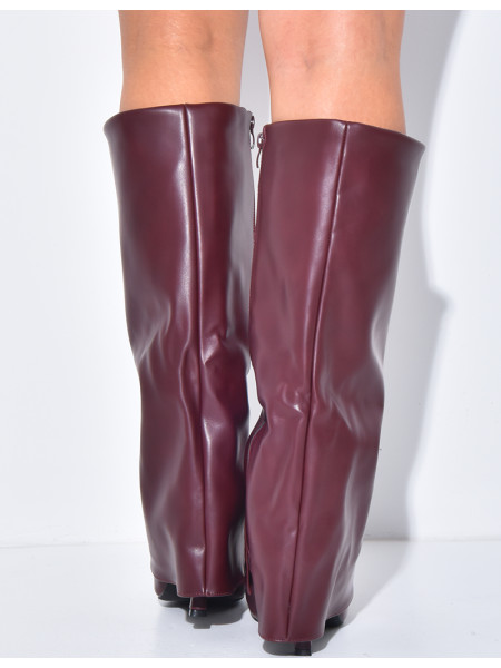 Bottes en similicuir à talons aiguille et rabat