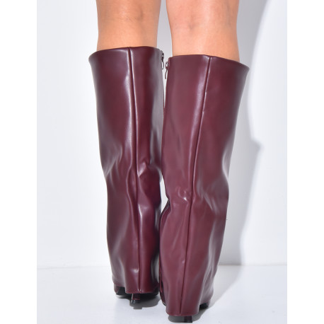 Bottes en similicuir à talons aiguille et rabat