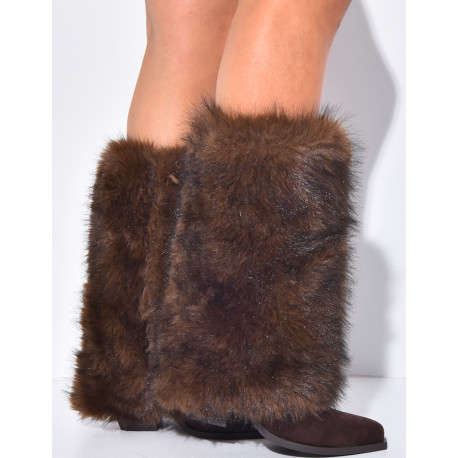 Bottes en suédine style santiag à talons carré et rabat en fausse fourrure