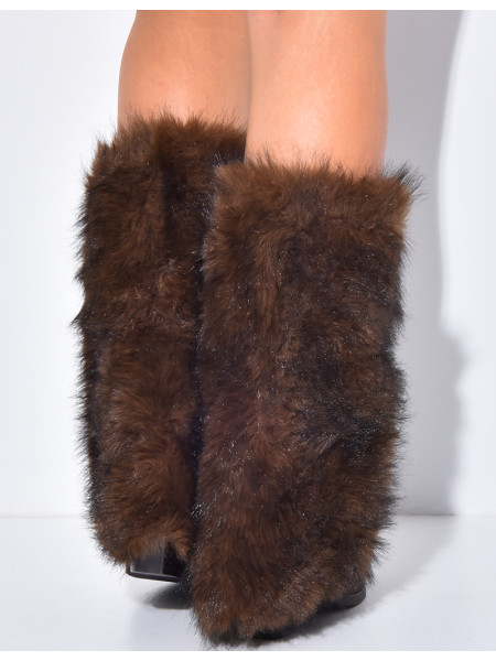 Suede-effect cowboy boots with square heels and faux fur cuffs