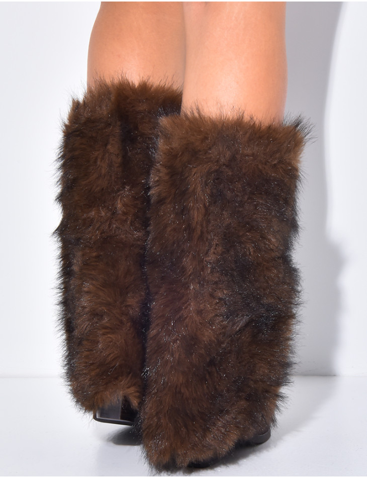 Suede-effect cowboy boots with square heels and faux fur cuffs