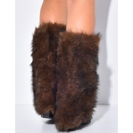 Suede-effect cowboy boots with square heels and faux fur cuffs