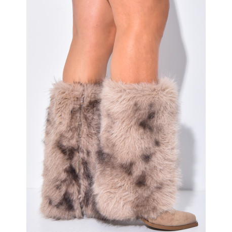 Suede-effect cowboy boots with square heels and faux fur cuffs