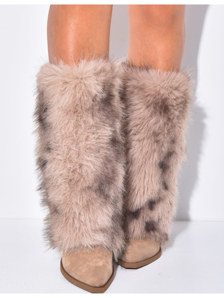 Suede-effect cowboy boots with square heels and faux fur cuffs